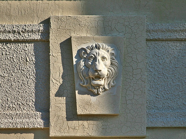 Барельефы льва на фасадах - Цена: от 3500 руб.